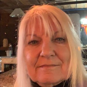 Meet your Posher, Dee dee